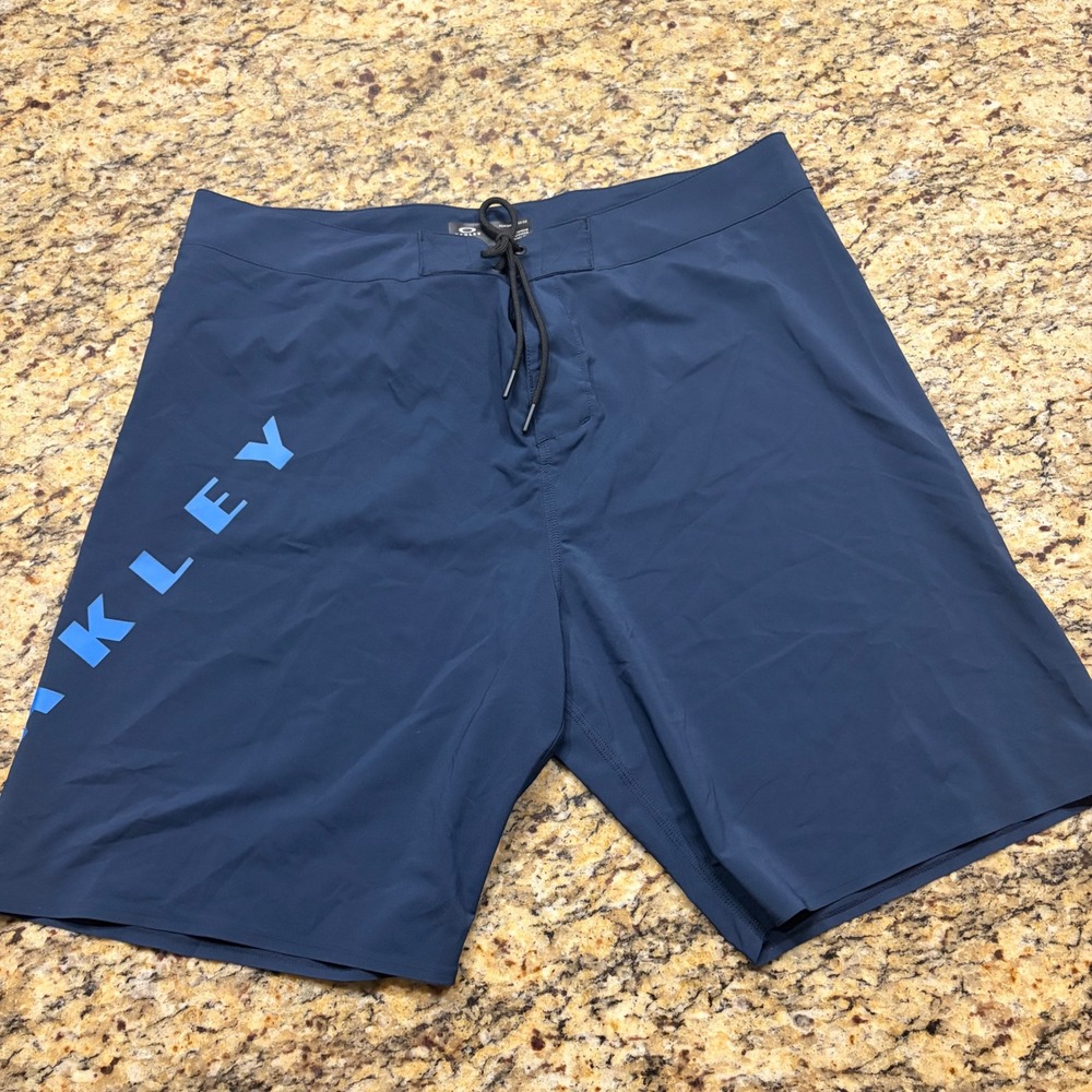 Oakley Performance Fit Board Shorts Navy Blue Mens Size 38 Swim Trunks Logo